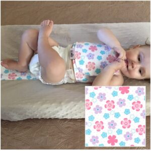 Wiggle Worm Wrap, A Universal Diaper Changing Pad Baby Restraint (Pastel)