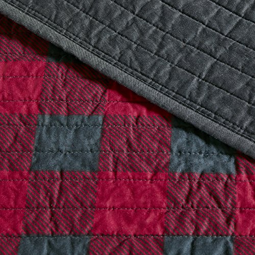 Woolrich Reversible Quilt Set - Cottage Styling Reversed to Solid Color, All Season Lightweight Coverlet, Cozy Bedding Layer, Matching Shams, Oversized King/Cal King, Buffalo Check Red