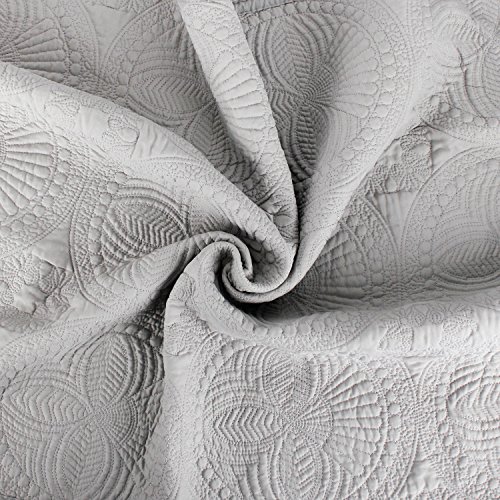 YIQIGO Toddlers and Baby Quilt Lightweight Blanket Embossed Cotton Quilt Four Seasons Scalloped 36"" x 46"" Newborn Baby Boy/Girl Gift (Gray)