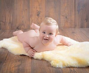 huahoo premium baby sheepskin rug babycare nursery rug 100% natural lambskin blanket short-shorn wool sleep pad medical sheepskin hospital bed mattress topper (beige, single pelt 2.5ft x 3.5ft)