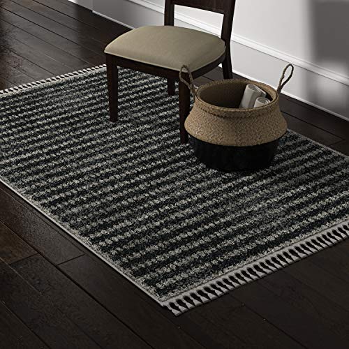 Amazon Brand – Stone & Beam Modern Contemporary Area Rug, 5 x 8 Foot, Off White