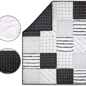 The Peanutshell Black and White Crib Bedding Set for Baby Boys or Girls - 3 Piece Nursery Set - Crib Quilt, Fitted Sheet, Dust Ruffle