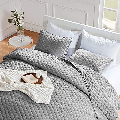 SLEEP ZONE 3-Piece Lightweight Reversible Quilt Set - Full/Queen Size - Soft Microfiber Coverlet Set for All Season (Grey Diamond Pattern), Full/Queen (90x96 inch | 2 Pillow Shams)