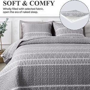 Andency Grey Quilt Set King (106x96 Inch), 3 Pieces(1 Striped Triangle Printed Quilt and 2 Pillowcases), Bohemian Summer Lightweight Reversible Microfiber Bedspread Coverlet Sets