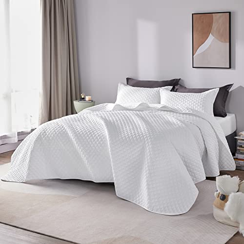 CozyLux Summer Quilt Sets King Size White 3 Pieces - Lightweight Soft Bedspread - Lantern Ogee Pattern Coverlet Bedding Set for All Season - 1 Quilt and 2 Pillow Shams - White, 106"x96"