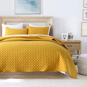 yellow quilt queen size, lightweight quilt for summer ultra-soft microfiber modern style quilted clouds pattern bedspread quit set 3 pieces（(1 quilt and 2 pillow shams)