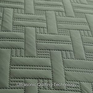 beeweed Quilt Set King Size 3 Pieces, Lightweight Microfiber Basket Pattern Bedspreads for All Season, Olive Green Soft Summer Coverlet Set with Ultrasonic Quilting Technology (1 Quilt,2 Pillow Shams)