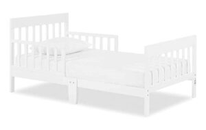 dream on me finn toddler bed in white, greenguard gold and jpma certified, non-toxic finish, made of sustainable new zealand pinewood, wooden nursery furniture