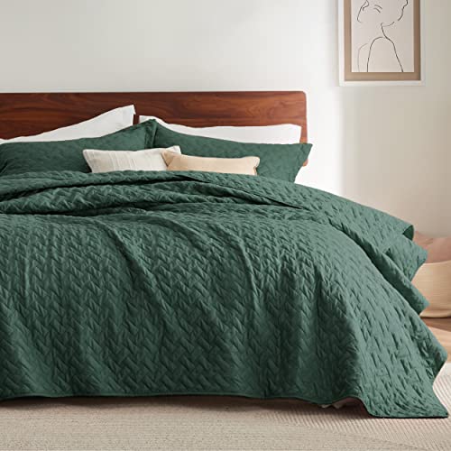 Bedsure Queen Quilt Bedding Set - Lightweight Summer Quilt Full/Queen - Dark Green Bedspreads Queen Size - Bedding Coverlets for All Seasons (Includes 1 Quilt, 2 Pillow Shams)