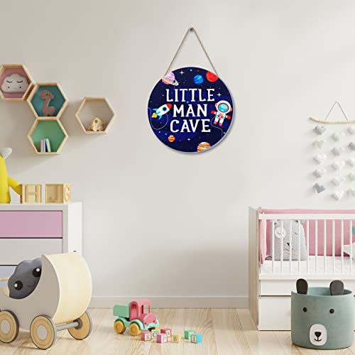 Geelin Little Man Cave Wooden Sign Space Decor Quote Wood Plaque Nursery Hanging Wall Art Decor for Kids Room Boy Bedroom Kids Toddler Boys Playroom Living Room Decorations