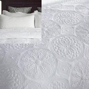 Brandream White Medallion Quilted Throw Blanket for Bed Couch Daybed Cotton Quilt 47 X 60 Inch + 2 King Shams