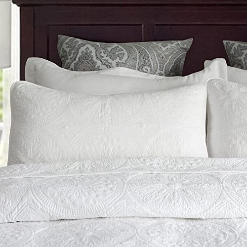 Brandream White Medallion Quilted Throw Blanket for Bed Couch Daybed Cotton Quilt 47 X 60 Inch + 2 King Shams