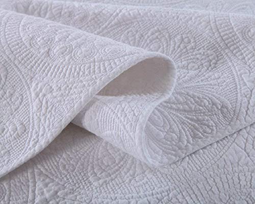 Brandream White Medallion Quilted Throw Blanket for Bed Couch Daybed Cotton Quilt 47 X 60 Inch + 2 King Shams