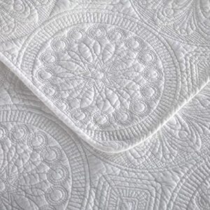 Brandream White Medallion Quilted Throw Blanket for Bed Couch Daybed Cotton Quilt 47 X 60 Inch + 2 King Shams