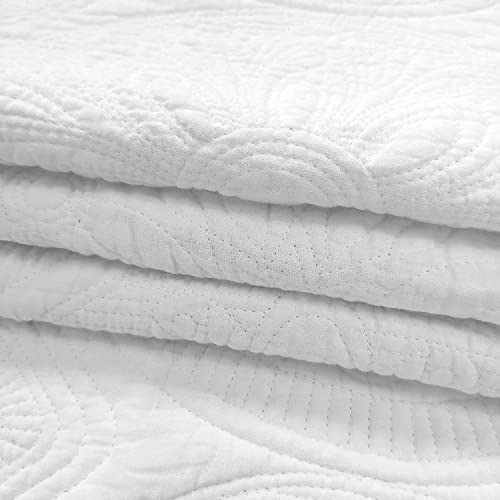 Brandream White Medallion Quilted Throw Blanket for Bed Couch Daybed Cotton Quilt 47 X 60 Inch + 2 King Shams