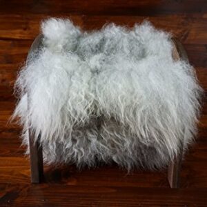 MILABERT Oak Wood Magazine Rack with Genuine Silver Norwegian Pelssau Sheepskin Rug - Soft Curly Wool - Design Furniture (MR10)