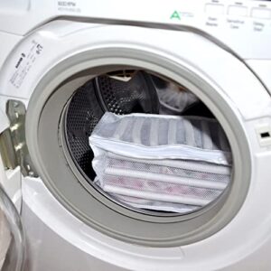 HANGERWORLD Medium Mesh Net Wash Bag - Padded to Protect Sneakers/Shoes Washing Machine Friendly - White, 3.5inch x 7.4inch