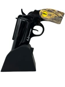 realtree® electric gun wine bottle opener - open your wine bottle fast with this new corkscrew - great gift for gun enthusiasts and wine lovers. foil cutter and charging base included. (black)