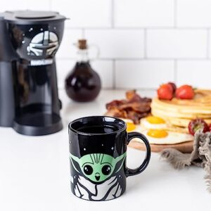 Uncanny Brands Mandalorian Single Cup Coffee Maker with Mug- Cup of Baby Yoda Joe