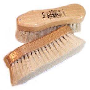 william hunter equestrian pure goat hair small horse face brush with varnished wooden back- very soft!