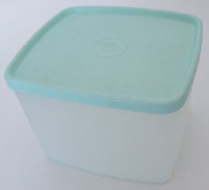 tupperware 30 ounce square round #312 sheer container with mint green lid