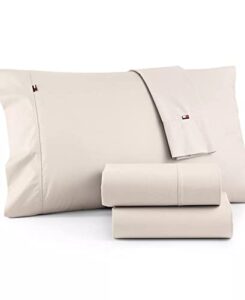 tommy hilfiger signature solid sheeting 200 tc set of 4 sheet set - 1 flat sheet , 1 fitted sheet & 2 pillowcases, queen size, 100% cotton (marsh mellow)