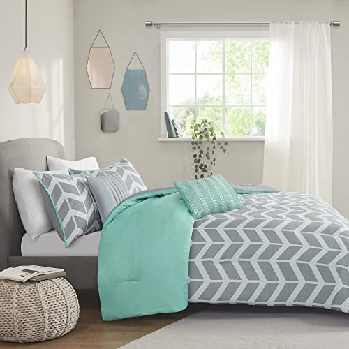 Intelligent Design Cozy Comforter Set Geometric Design Modern All Season Vibrant Color Bedding Set with Matching Sham, Decorative Pillow, Full/Queen, Nadia, Teal 5 Piece