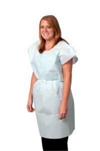 pro advantage p750033 exam gown, tissue/poly/tissue, 30" x 42", blue, traditional front/back opening (pack of 50)