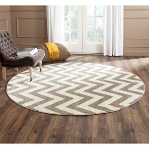 SAFAVIEH Amherst Collection 7' Round Dark Grey/Beige AMT419R Chevron Non-Shedding Dining Room Entryway Foyer Living Room Bedroom Area Rug