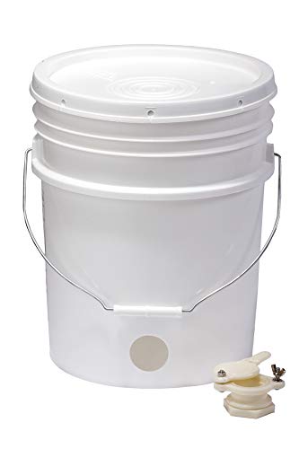 Little Giant Plastic Honey Bucket Bucket with Honey Gate for Beekeeping (5 Gallon) (Item No. BKT5)