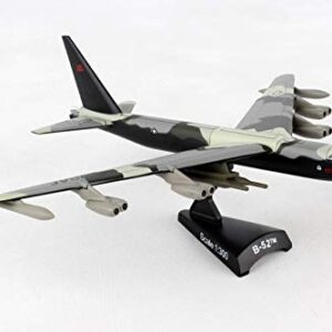 Daron Worldwide Trading B-52 Stratofortress Vehicle (1:300 Scale)