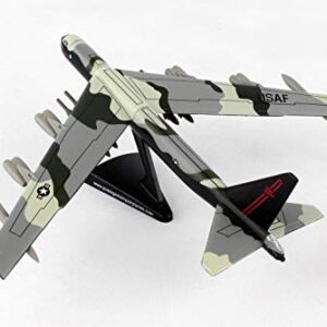 Daron Worldwide Trading B-52 Stratofortress Vehicle (1:300 Scale)