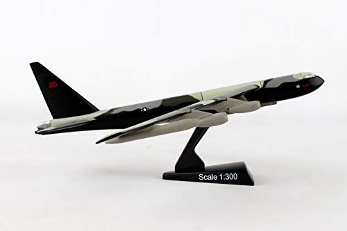 Daron Worldwide Trading B-52 Stratofortress Vehicle (1:300 Scale)