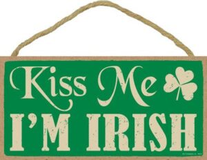 sjt enterprises, inc. kiss me i'm irish 5" x 10" wood sign plaque (sjt94232)
