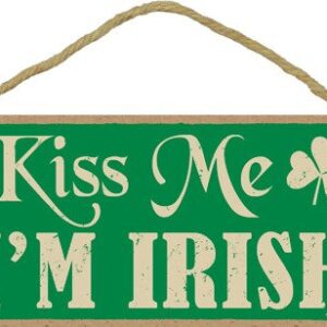 SJT ENTERPRISES, INC. Kiss me I'm Irish 5" x 10" Wood Sign Plaque (SJT94232)