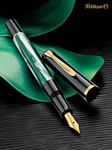 Pelikan Souverän M200 Fountain Pen, Medium Nib, Green Marble, 1 Each (994103)