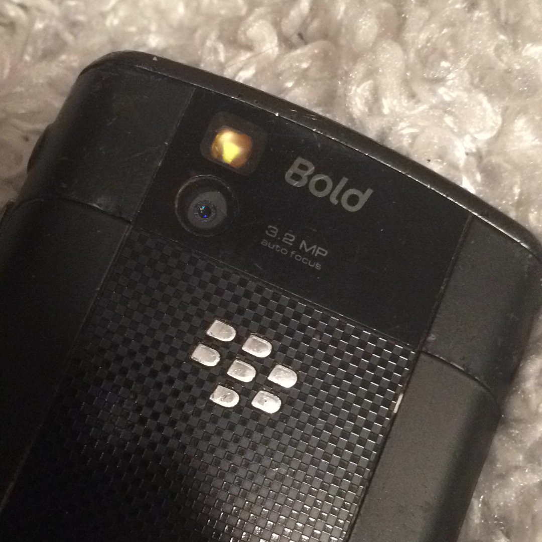 BlackBerry Bold 9930 Phone (Verizon Wireless)