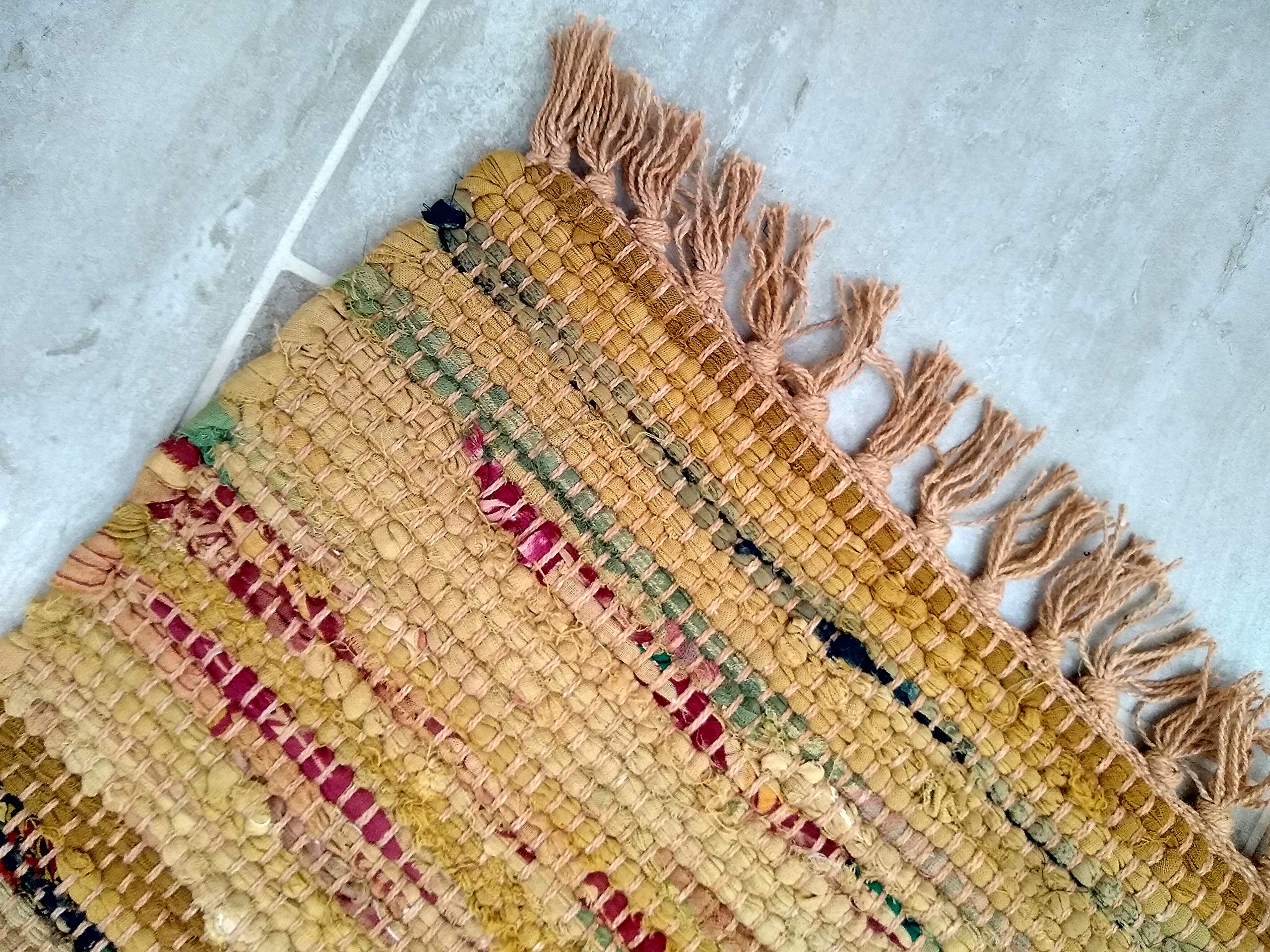 Sturbridge Country Rag Rug in Mustard 24" x 36"