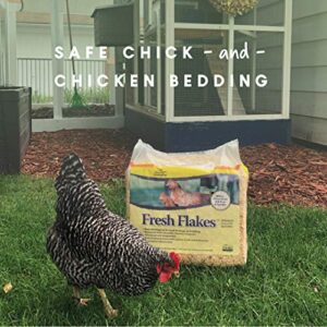 Manna Pro Fresh Flakes | Chicken Coop Bedding | Pine Shavings for Chicken Bedding | 4 Cubic Feet