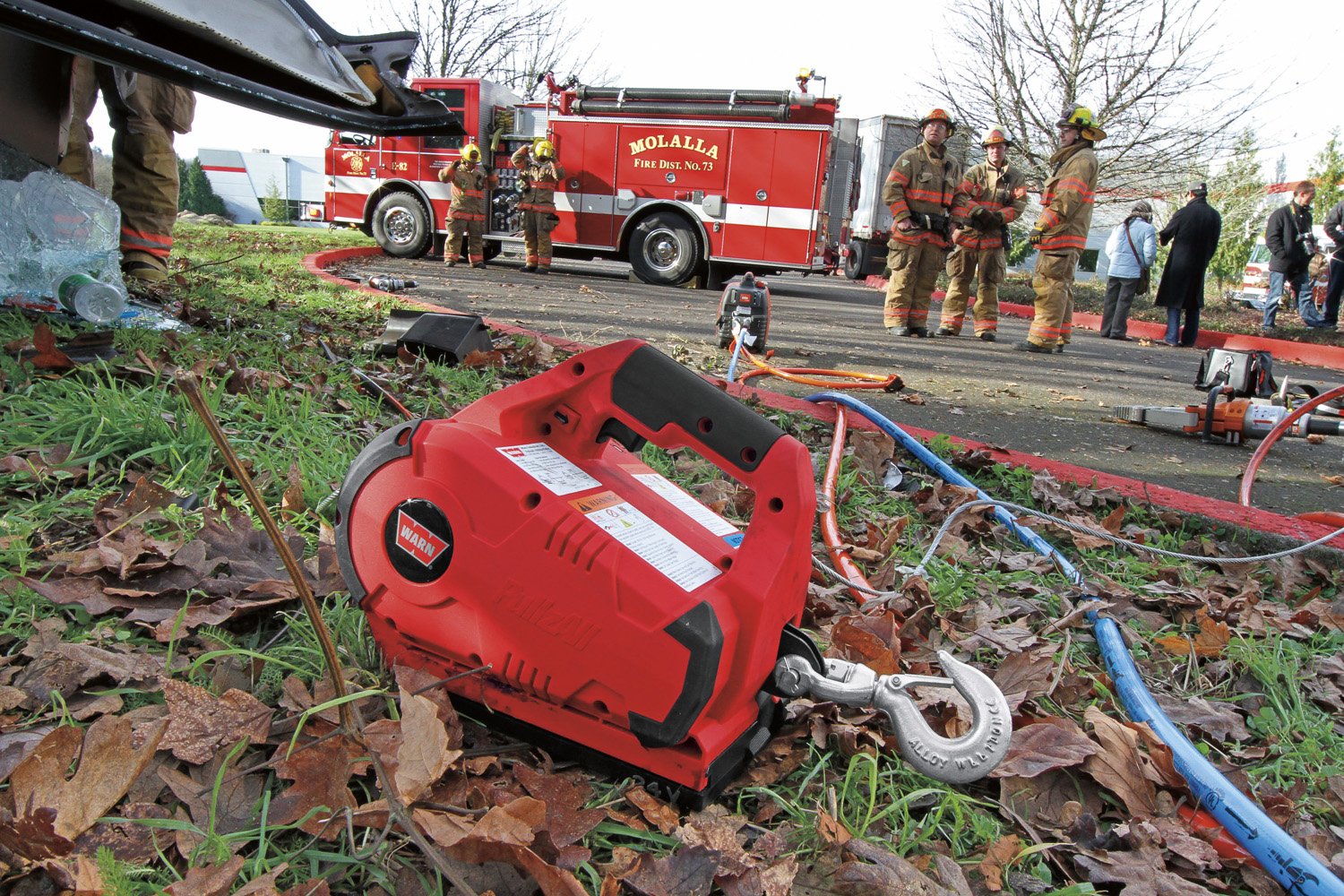 WARN 885030 PullzAll Cordless 24V DC Portable Electric Winch with Steel Cable and 1 Rechargeable Battery Pack: 1/2 Ton (1,000 lb) Lifting/Pulling Capacity, Red