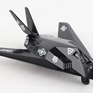 Daron Worldwide Trading Runway24 F-117 Nighthawk Vehicle