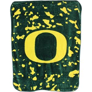 college covers everything comfy oregon ducks soft and warm huge raschel throw blanket, 86" x 63"