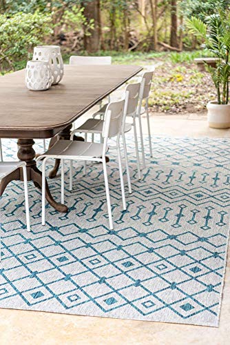 Unique Loom Outdoor Trellis Collection Area Rug - Tribal Trellis (7' 1" x 10' Rectangle, Light Blue/ Ivory)