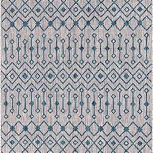 Unique Loom Outdoor Trellis Collection Area Rug - Tribal Trellis (7' 1" x 10' Rectangle, Light Blue/ Ivory)