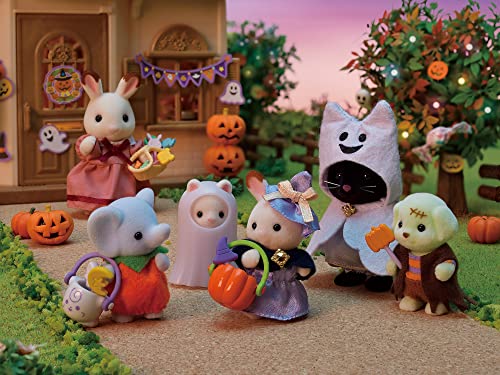 Calico Critters Trick or Treat Parade, Limited Edition Seasonal Halloween Set with 5 Collectible Figures and Costume Accessories