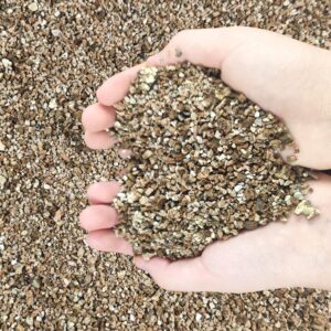 organic vermiculite granules for plants and gardening (10 quarts)