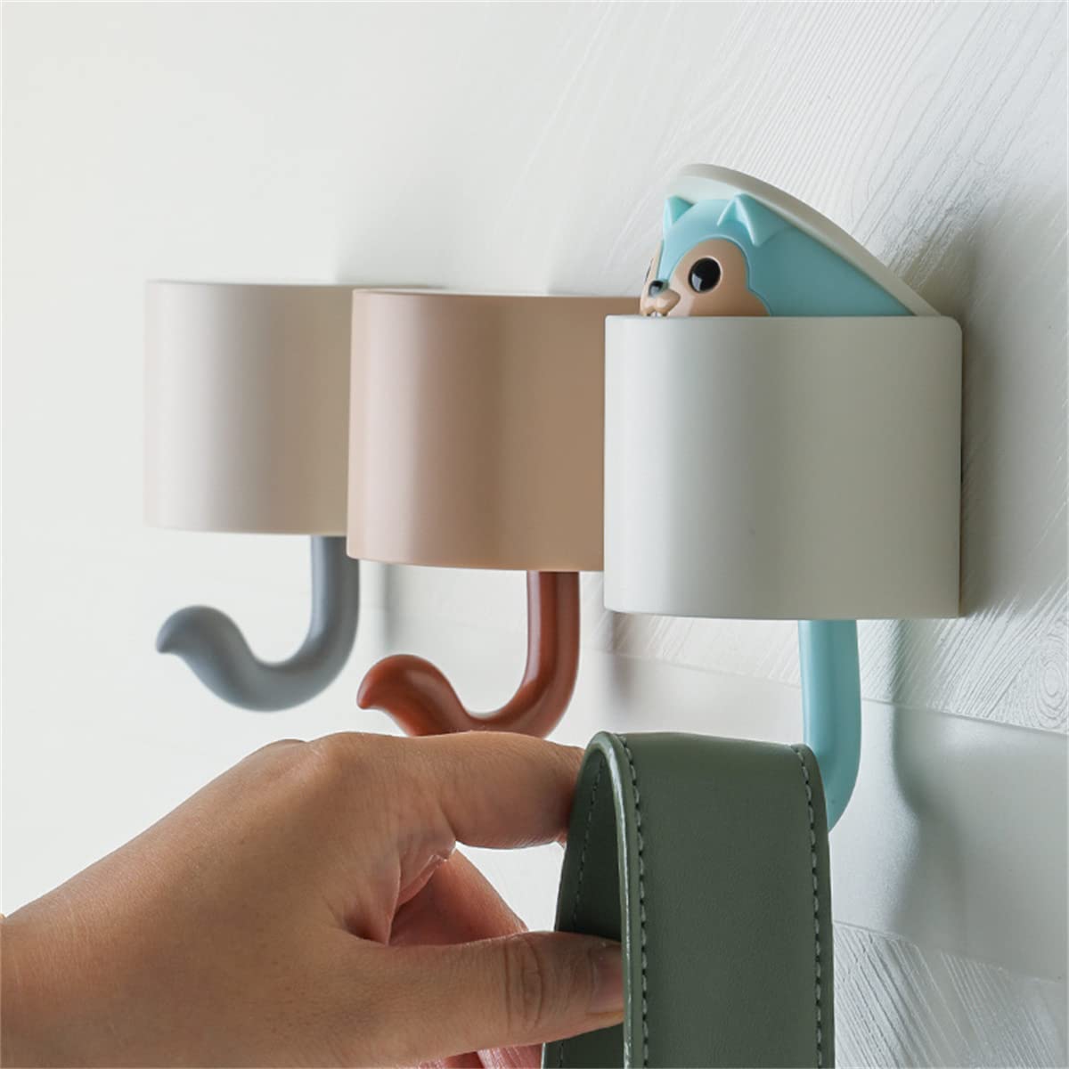 Lixiaoman Hidden Squirrel Hooks Cute Kids Coat Hooks Decorate Walls Bathrooms Kitchens for Hanging Keys, Coats, Towels, Backpacks, Bags