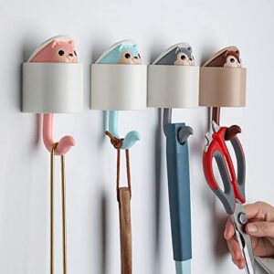 Four Colors of Sticky Hooks, Cute and Creative Squirrel Hooks, no Need to Punch Holes for Sticking to The Wall, Sticky Hooks can Hang All Kinds of Household Sundries.