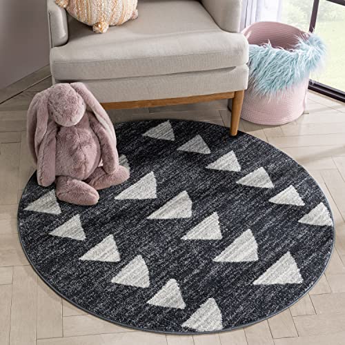 Well Woven Tango Grey Geometric Triangle Pattern Stain-Resistant Area Rug (4' Round)