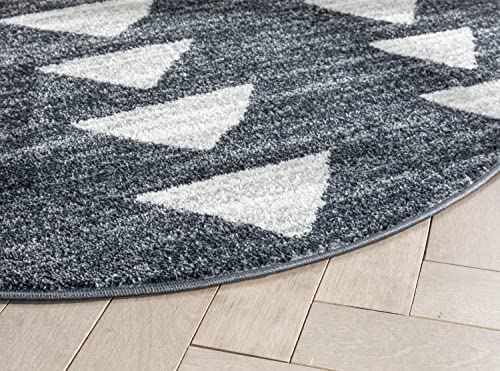 Well Woven Tango Grey Geometric Triangle Pattern Stain-Resistant Area Rug (4' Round)